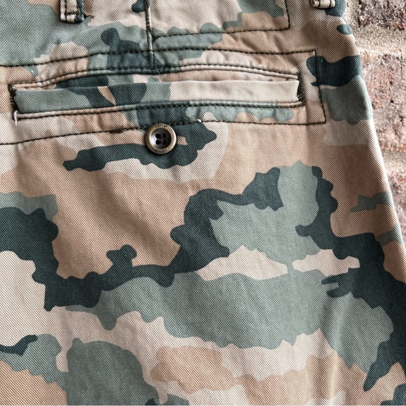 🍒💣 Levi’s camo cargo shorts - Picture 7 of 9